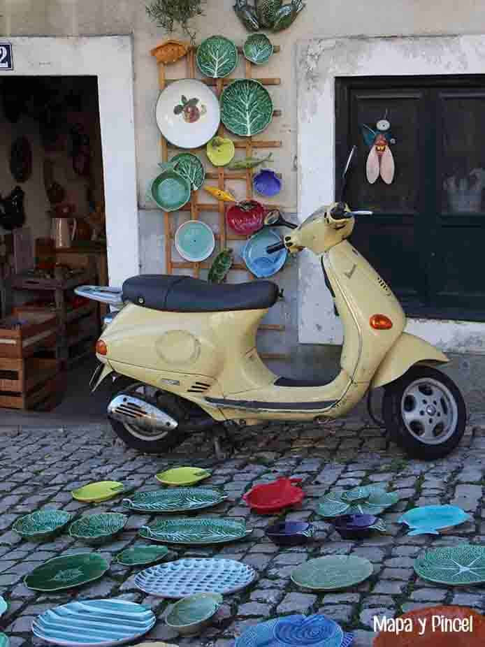 Mapa_y_Pincel_Lisboa_barrio_a _barrio _Alfama_Feria_da_Ladra